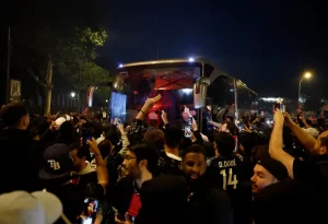 إصابة 3 من مشجعي باريس سان جيرمان خلال الاحتفالات