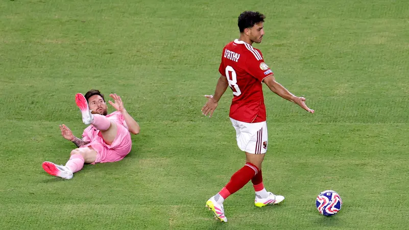 ميسي لاعب إنتر ميامي وحمدي فتحي لاعب الأهلي في افتتاح كأس العالم للأندية